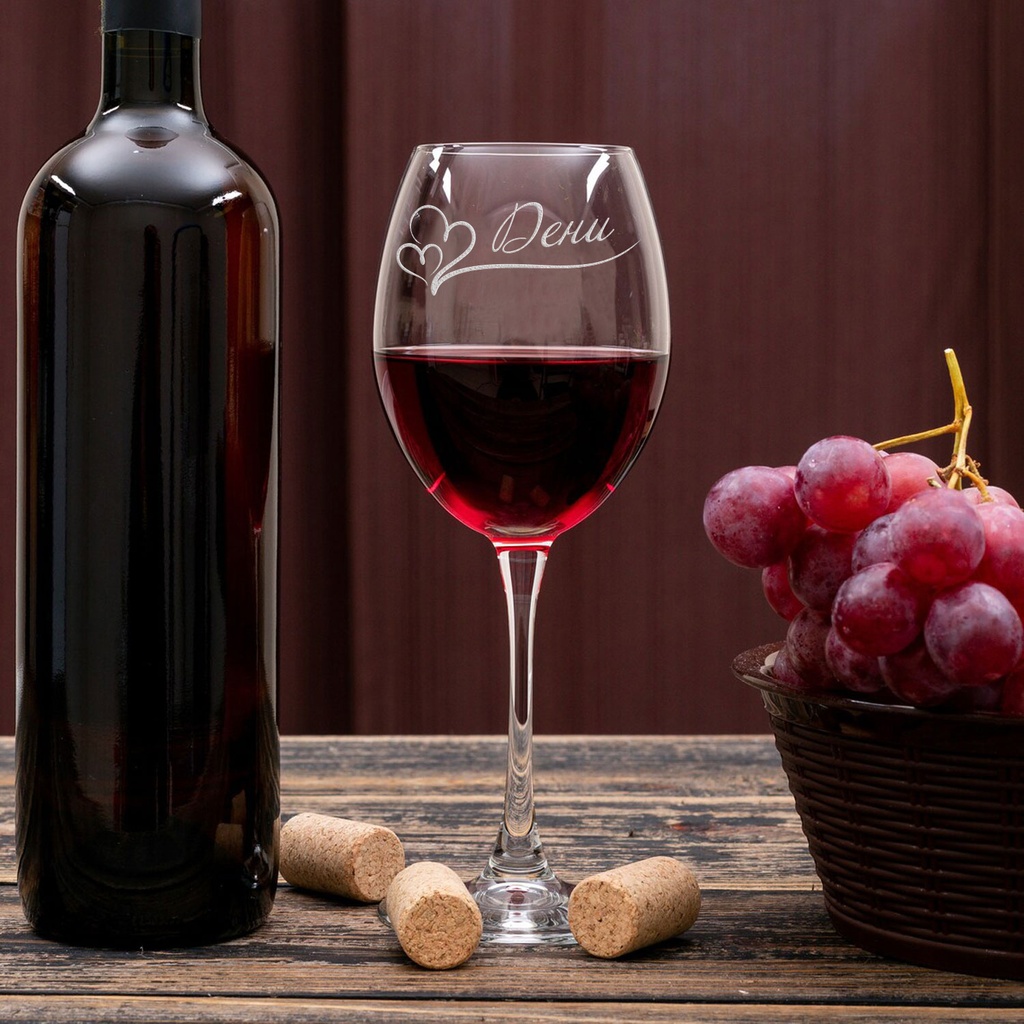 Гравирана Чаша за Вино с Име - Сърца