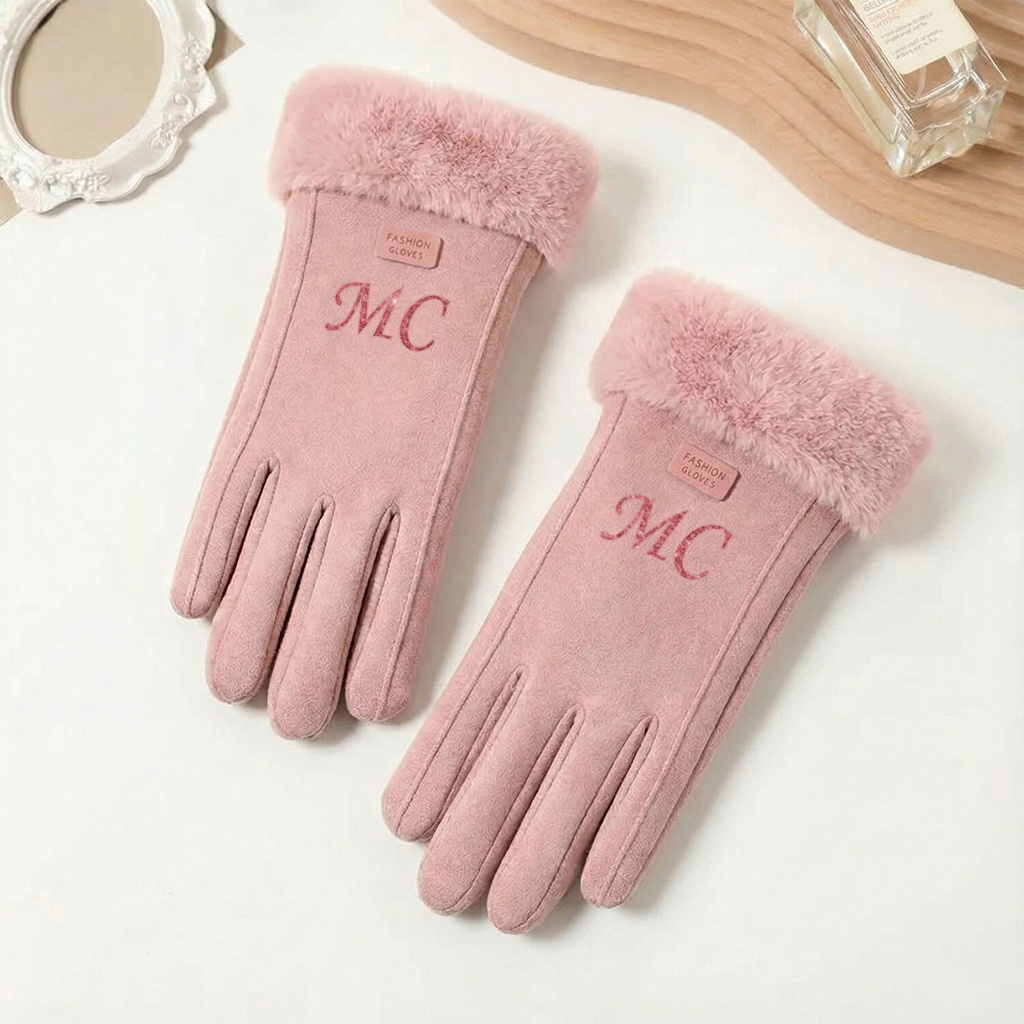 Персонализирани дамски ръкавици с инициали и пухен кант