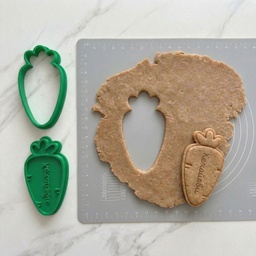 [099447] Великденска Формичка за Сладки с Печат - Морков с Име